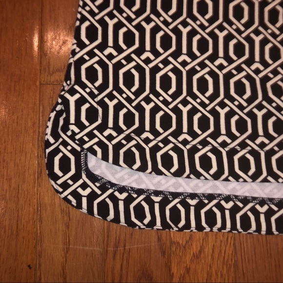 🙃Crown and Ivy Bell Sleeve Blouse🙃 - Picture 4 of 8